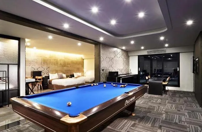 Boutique 9
